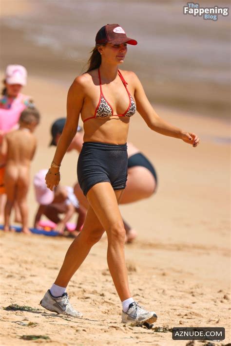 Indy Clinton Sexy Spotted Showing Off Her Beautiful Bikini Body At A Beach AZNude