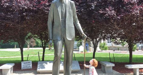 Robert Wadlow As A Baby - Robert Wadlow Stock Fotos Und Bilder Getty Images - And addie wadlow ...