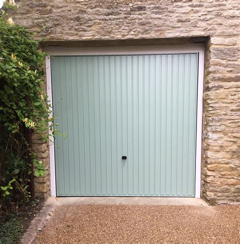 Chartwell Green Garage Door Paint : How to prepare and paint without ...