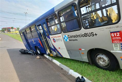 Motociclista Socorrido Em Estado Grave Ap S Ser Atropelado Por Nibus