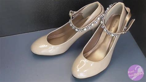 恋鞋癖在米色高跟鞋上泼水 Pornhub Gay