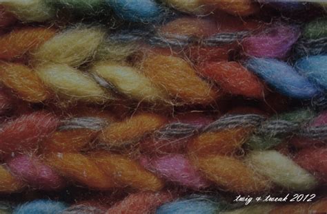 twig & tweak: DIY Yarn Dispenser