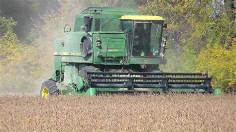 Harvest 2020 John Deere 6620 Combine Harvesting Soybeans Soybean