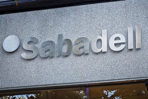 Sabadell Sigue Acortando Distancias Banca