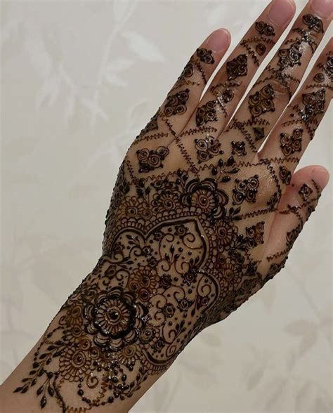 Pin By Zahirahh On Mendhi Inspo Henna Designs Wrist Henna Flower