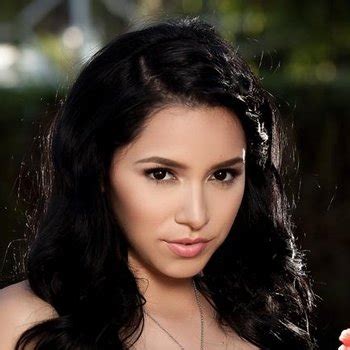 Sexy Babe Reyna Arriaga Strips And Opens Her Legs 16 Photos