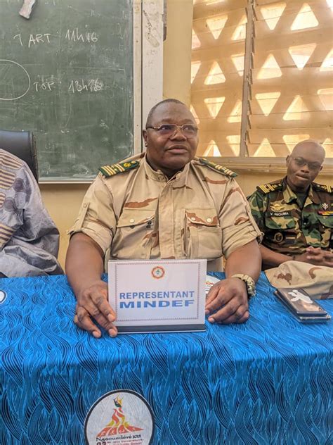 VISITE DE COURTOISIE LES OFFICIERS DES ARMÉES À LUNIVERSITÉ DE