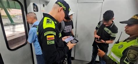 Policía Hace Operativos De Control En Estaciones Y Trenes Del Metro De Medellín Van 21 Personas