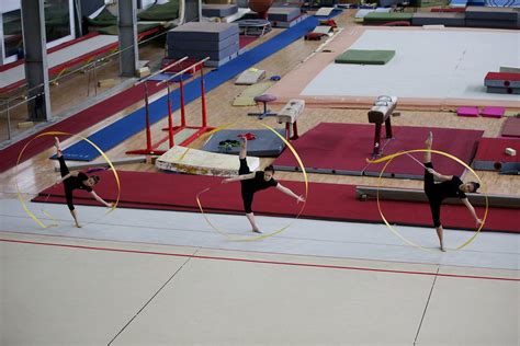 Xem những hot girl thể dục nghệ thuật khổ luyện để có huy chương SEA Games