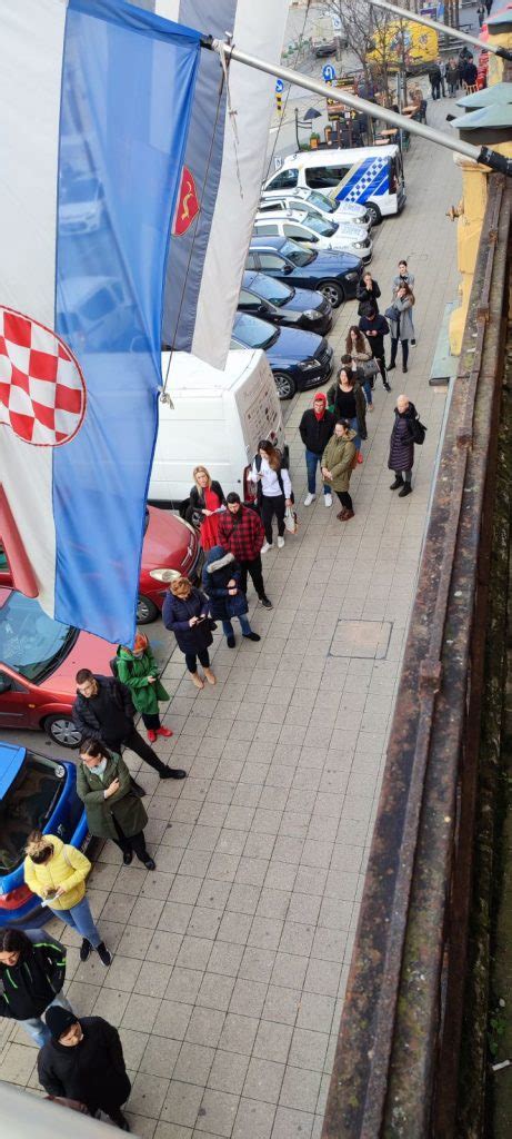 Foto Krenula Prodaja Najtra Enijih Ulaznica U Godini Od Jutra Redovi