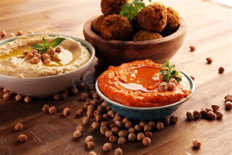 Et Falafel Pois Chiche Traditionnels Faits Maison De Houmous Sur La ...