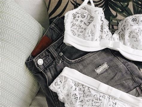 Notre Amour Pour La Lingerie En Dentelle Pomm Poire