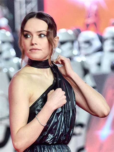 Daisy Ridley Hottest Sexiest Photo Collection HNN Bikini Pictures