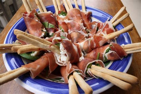 Prosciutto Wrapped Breadsticks With Sun Dried Tomatoes And Spinach {gluten Free} Avocado Pesto