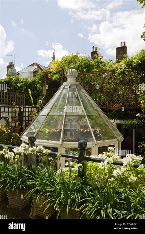 London Rooftop Garden Hi Res Stock Photography And Images Alamy