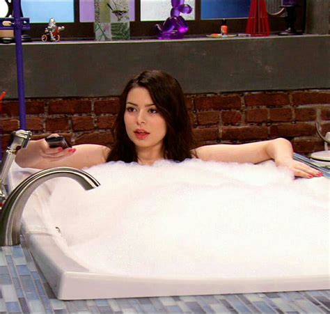 Pin By John Padilla On Lesbian Art Miranda Cosgrove Miranda Cosgrove Icarly Icarly Carly
