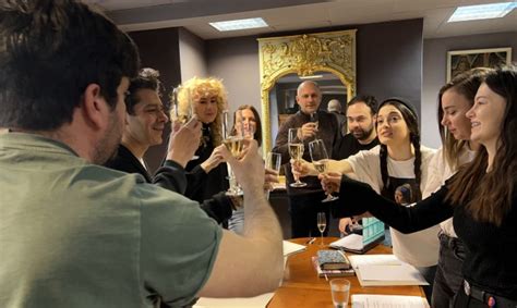 Билети по 8 лева в Народния театър за 8 март - Последни Новини от DNES.BG