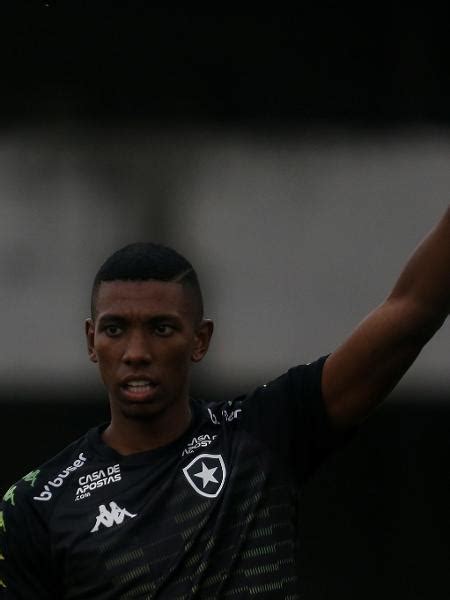 Atlético MG faz consulta por zagueiro Kanu do Botafogo