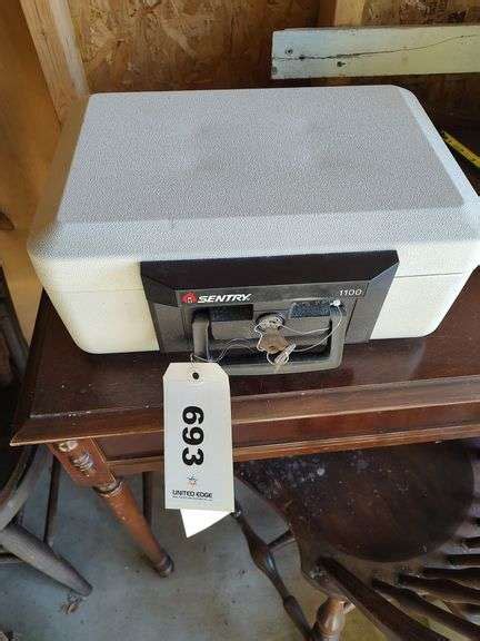 Sentry 1100 Fire Safe W Key United Edge Real Estate Auction