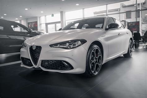 Alfa Romeo Giulia MY23 COMPETIZIONE 2 0 GME 280 KM Q4 Samochód