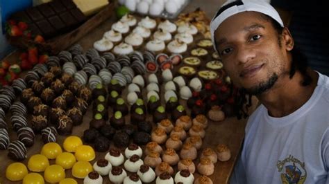 Confeiteiro Que Viveu Dois Anos Nas Ruas Faz Sucesso Doces Que