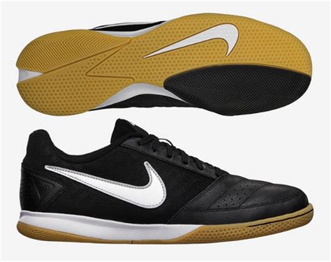 nike indoor soccer shoes