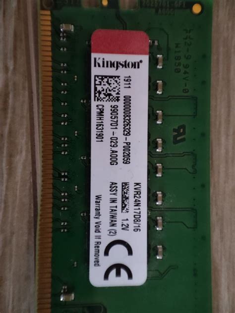 Модуль памяти для компьютера DDR4 16GB 2400 MHz Kingston 650 грн