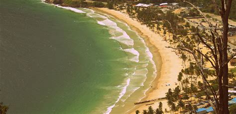 Eating Bake and Shark at Maracas Beach - Cest La Vibe