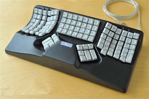 Maltron D Two Handed Keyboard Black No Trackball Qwerty Layout