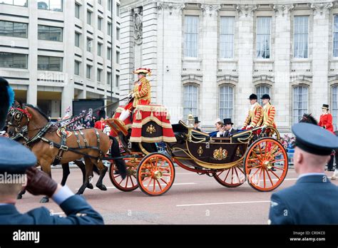 Queens Procession Hi Res Stock Photography And Images Alamy