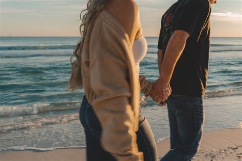 Couples Beach Photoshoot in Destin Florida — Maddie Nichole Photographer