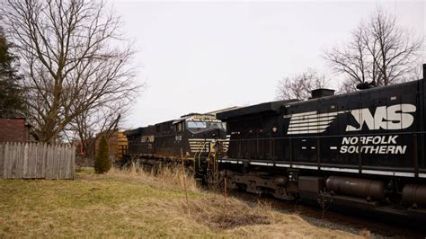 Another Norfolk Southern train derails in Ohio, railroad says no toxins ...