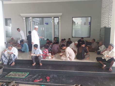 Tradisi Makan Bersama Di Masjid Ar Rofiah Ilyas Lassik Berlanjut Setiap