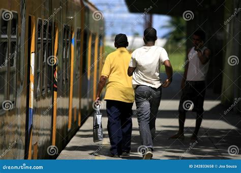 Trem Suburbano Salvador Foto De Stock Editorial Imagem De Viajante