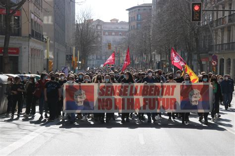 Mig Miler De Persones Es Manifesten A Girona Per La Llibertat D