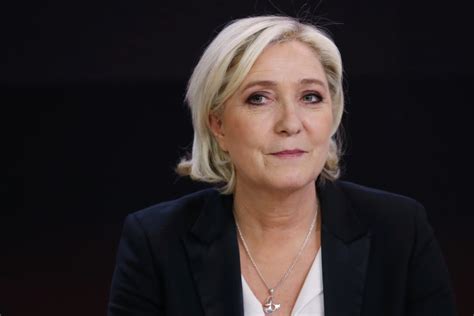 Pr Sidentielle Marine Le Pen D Voile Son Affiche Pour Le Second Tour