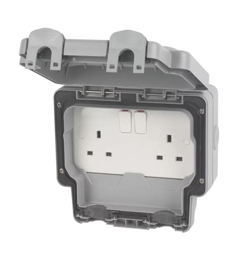 Mk Ip66 13a 2 Gang Dp Weatherproof Outdoor Switched Socket Screwfix