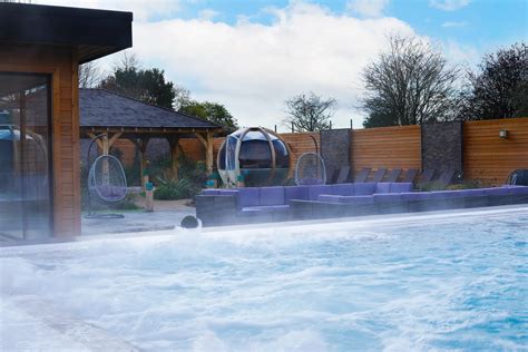 Gym with Spa in Raynes Park | Sauna & Steam Room | David Lloyd Clubs