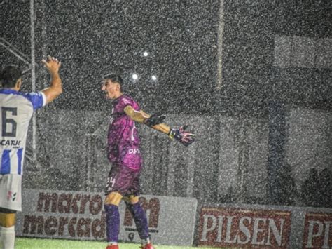 Video: un arquero argentino metió un gol de arco a arco en el fútbol