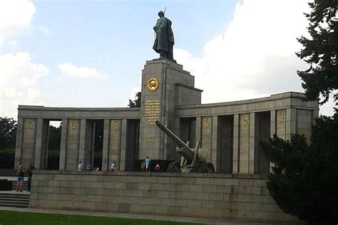 Following years of debate, Poland tearing down Soviet WWII monument