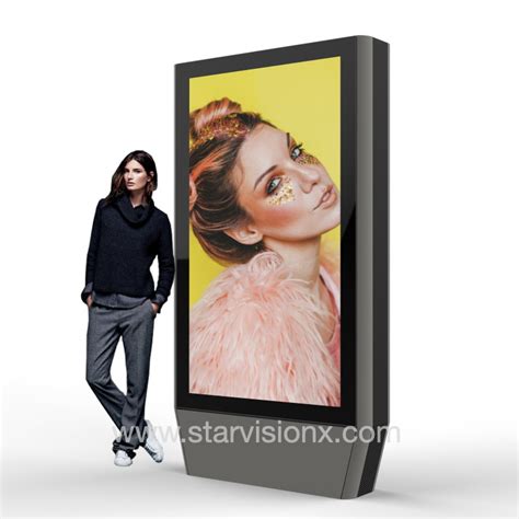 86 Floor Stand Outdoor LCD Screens 3000 Nits Sunlight Readable For