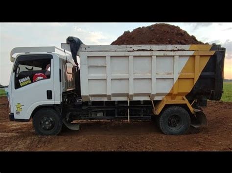 Mobil Dump Truk Isuzu Euro Bongkar Muatan Tanah Super Full Youtube