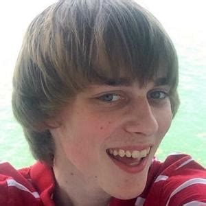 Logan Thirtyacre - Age, Family, Bio | Famous Birthdays