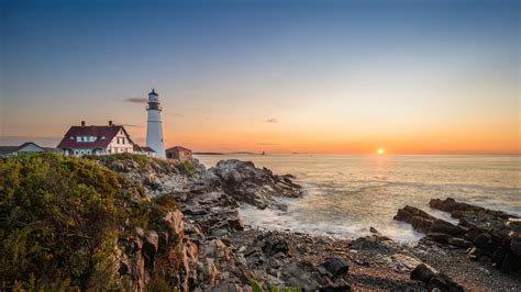 13 Best Lighthouses Along The Maine Coast to Visit