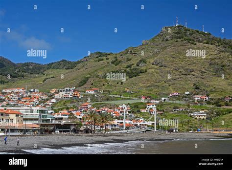 Madeira, beach and townscape of Machico Stock Photo - Alamy