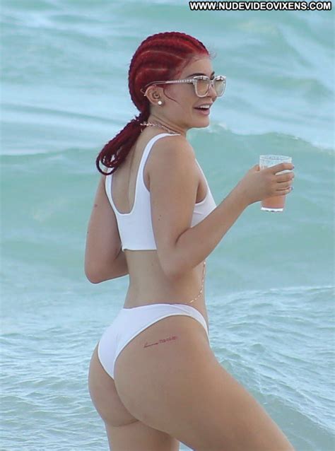 Kylie Jenner Posing Hot Bikini Babe Celebrity Candids Famous And