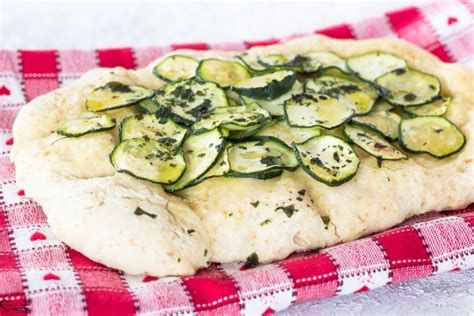 FOCACCIA CON LE ZUCCHINE Ricetta Foccacia Senza Lievitazione Veloce