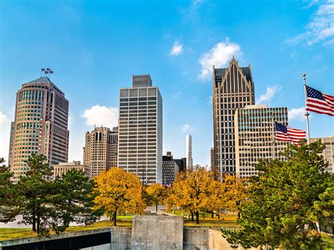 Pet-Friendly Detroit Hotels | Holiday Inn Express & Suites Detroit Downtown
