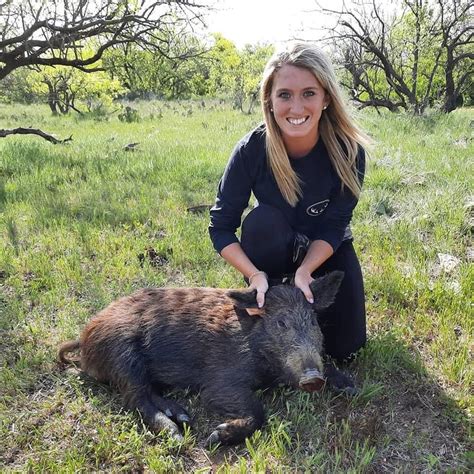 Gallery 2021 Tx Hog Hunt — Her Wilderness