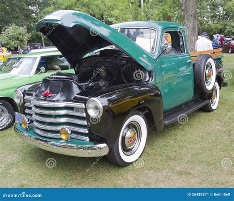 Camion 1948 de Chevy photo éditorial Image du antiquité 26489871